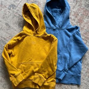 Set of GAP size 6-7 sweatshirts